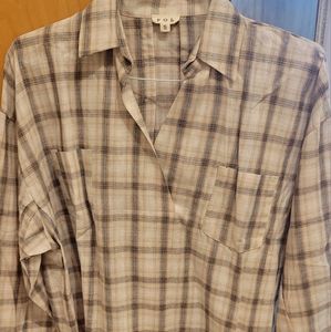 Pol lightweight plaid shirt. Size small. Beautiful plaid detail.